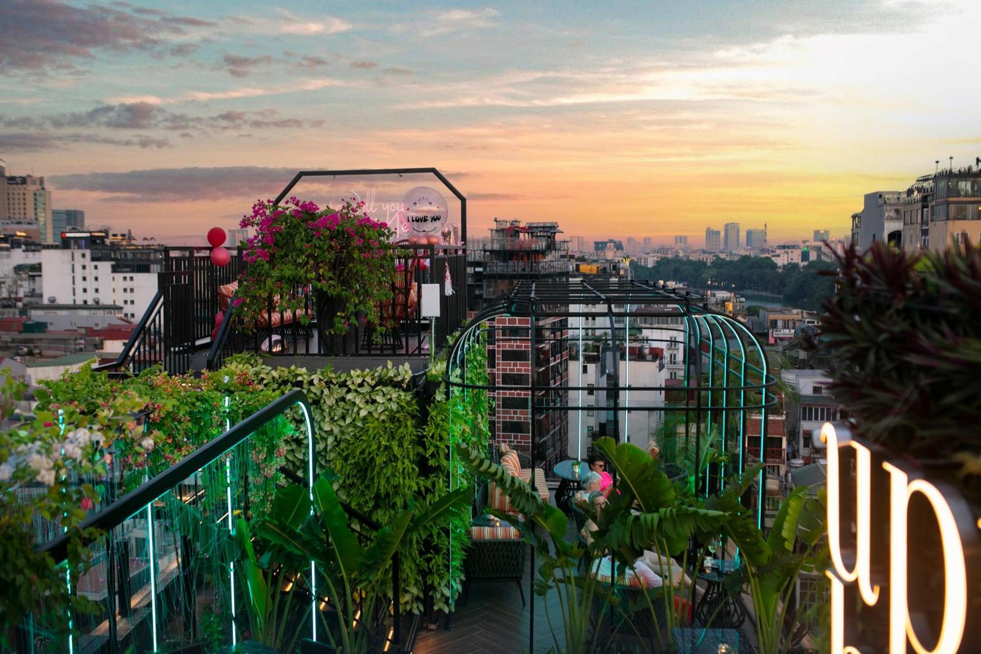 May De Ville Crown Hotel Hanoi Zewnętrze zdjęcie Rooftop garden in Mexico City
