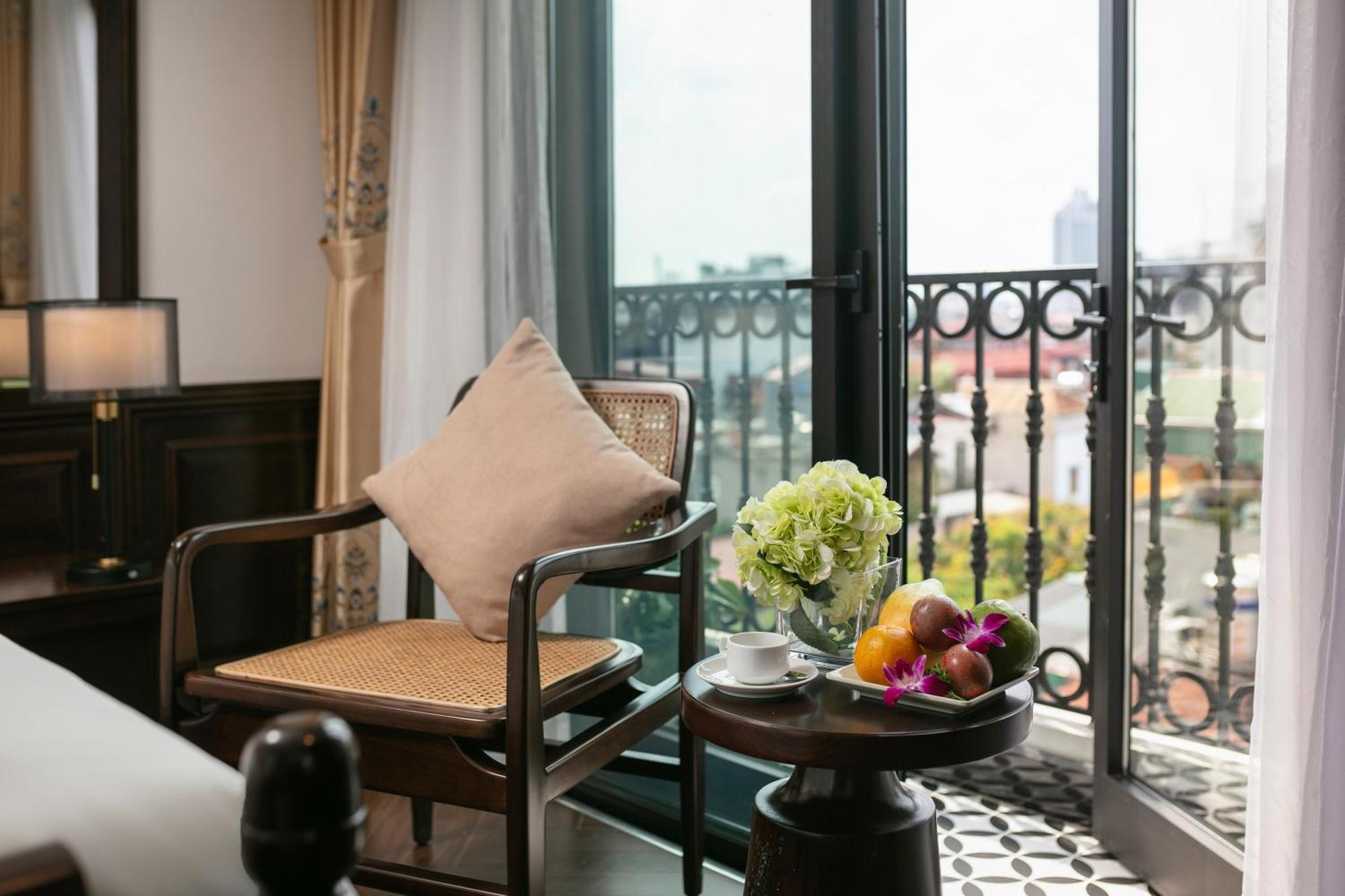 May De Ville Crown Hotel Hanoi Zewnętrze zdjęcie Deluxe Suite