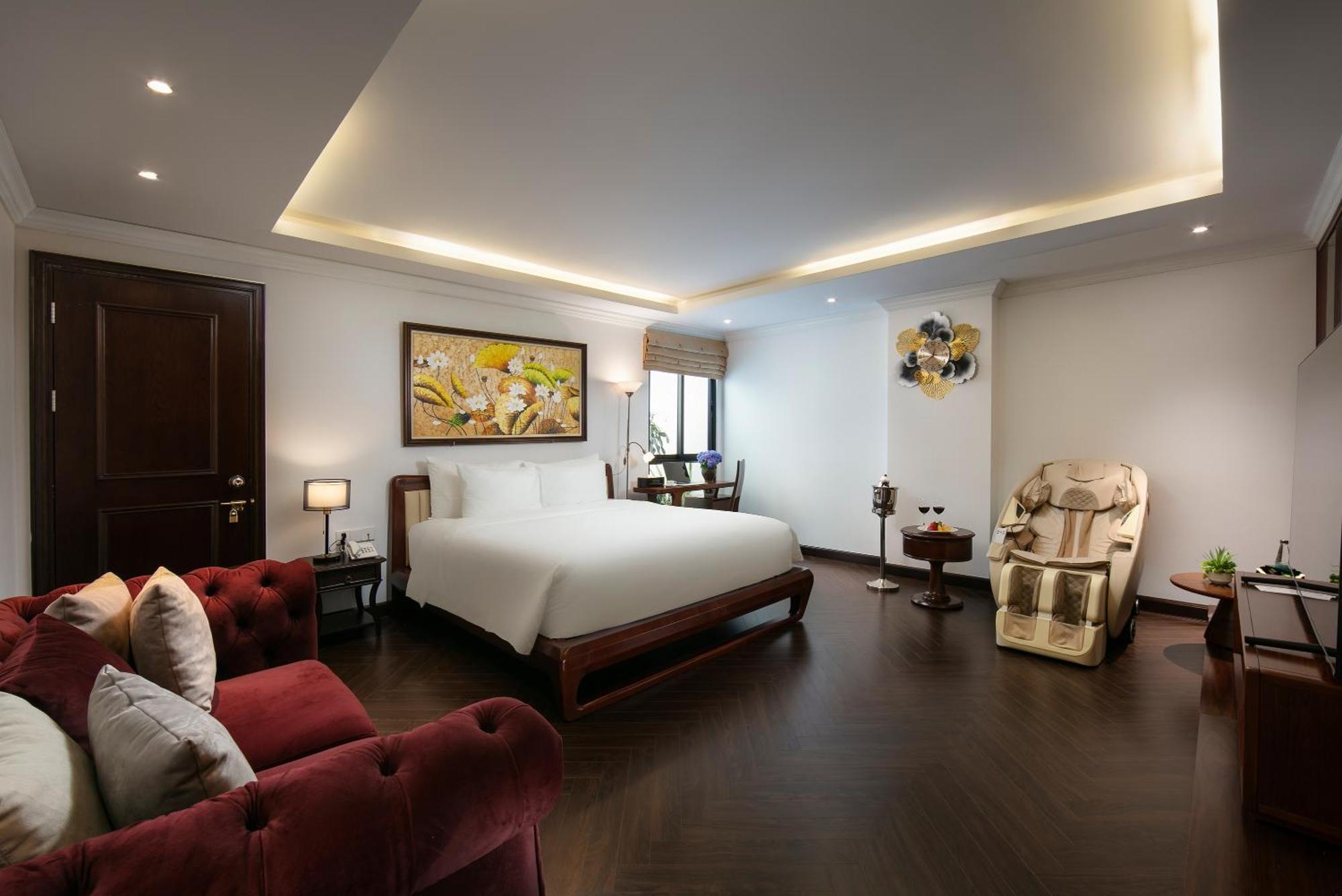 May De Ville Crown Hotel Hanoi Zewnętrze zdjęcie A suite at the hotel