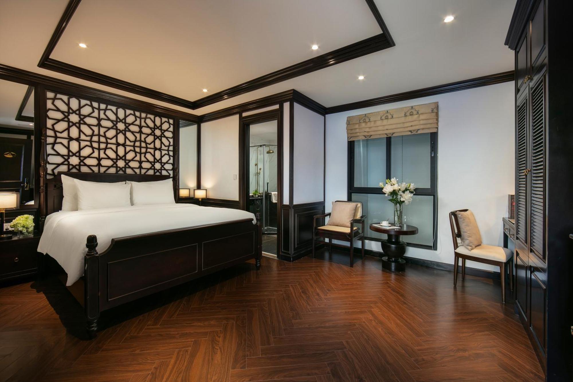 May De Ville Crown Hotel Hanoi Zewnętrze zdjęcie Deluxe Suite