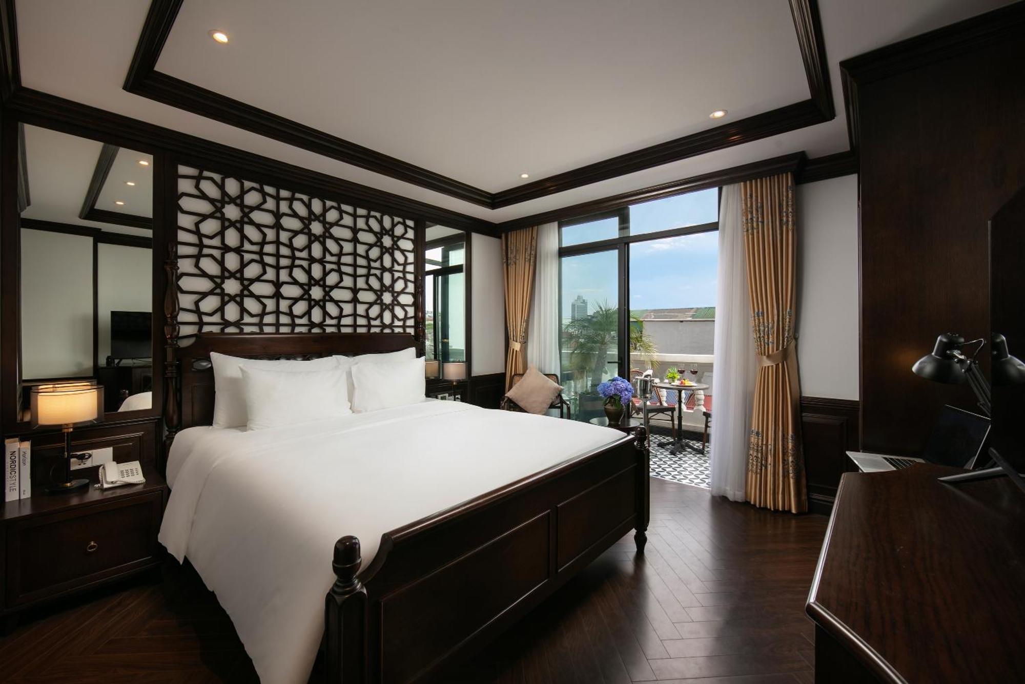 May De Ville Crown Hotel Hanoi Zewnętrze zdjęcie Deluxe Suite