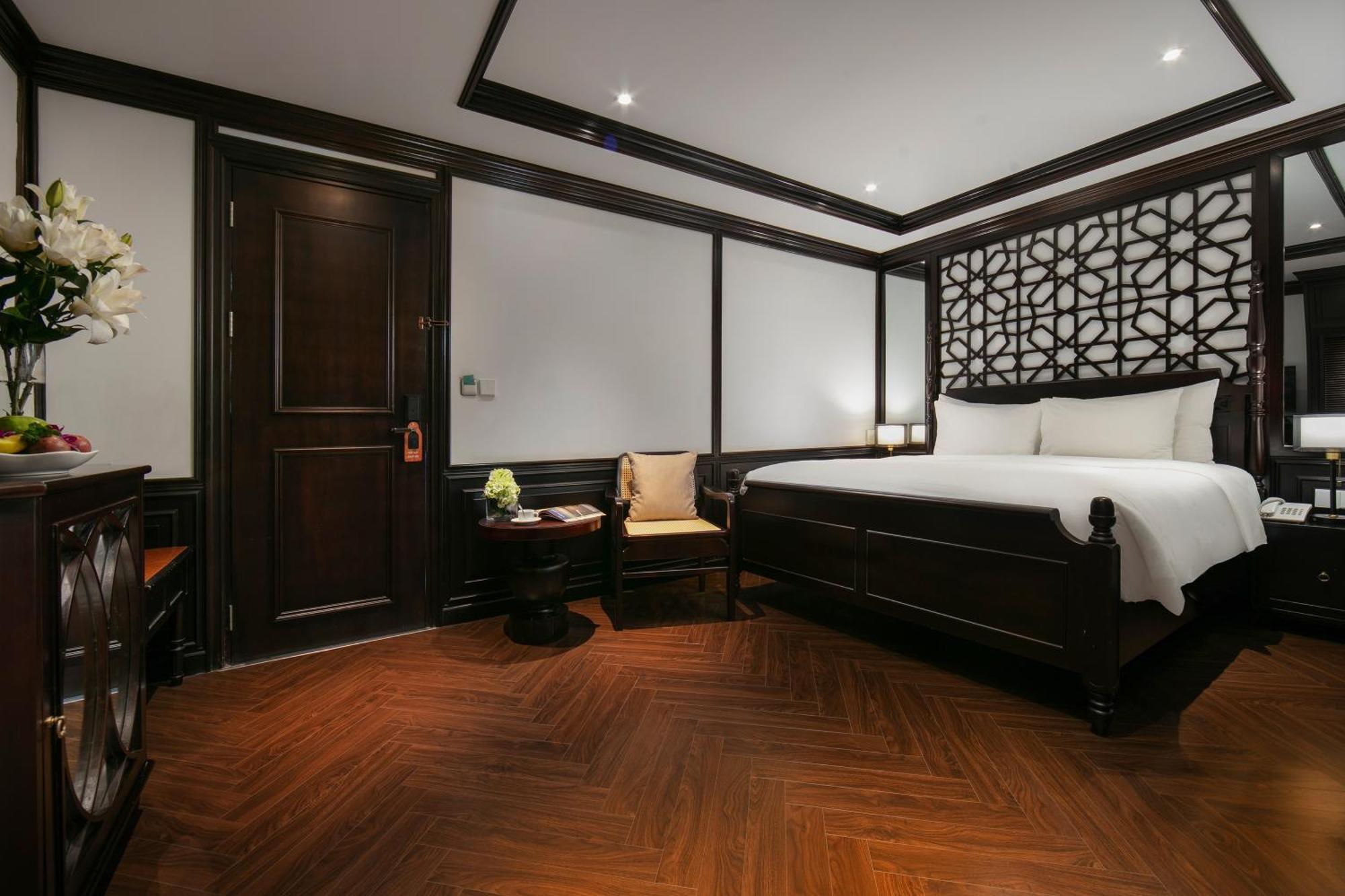 May De Ville Crown Hotel Hanoi Zewnętrze zdjęcie Deluxe Suite