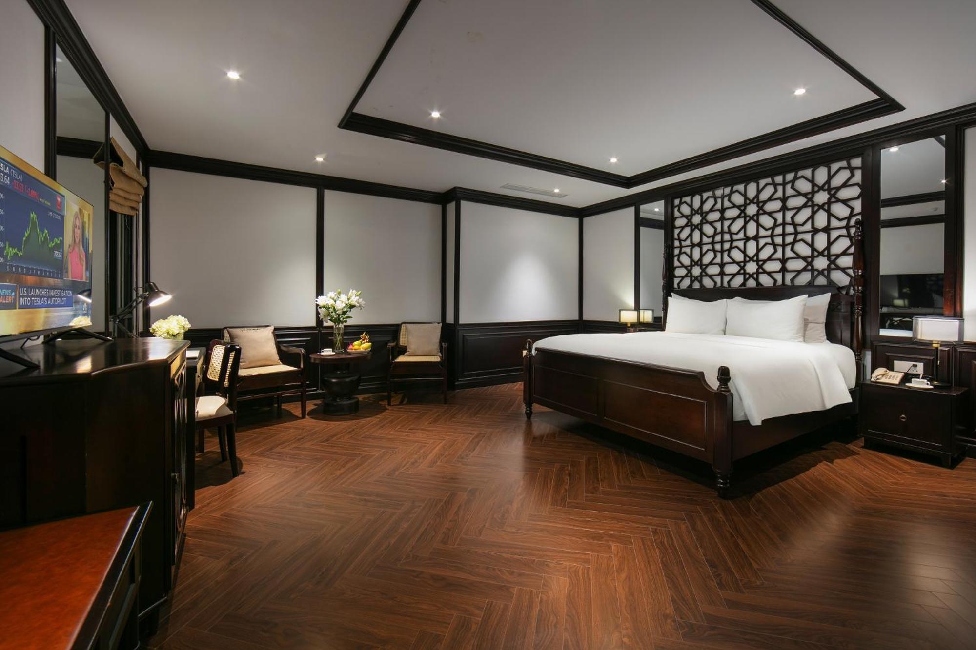 May De Ville Crown Hotel Hanoi Zewnętrze zdjęcie Suite