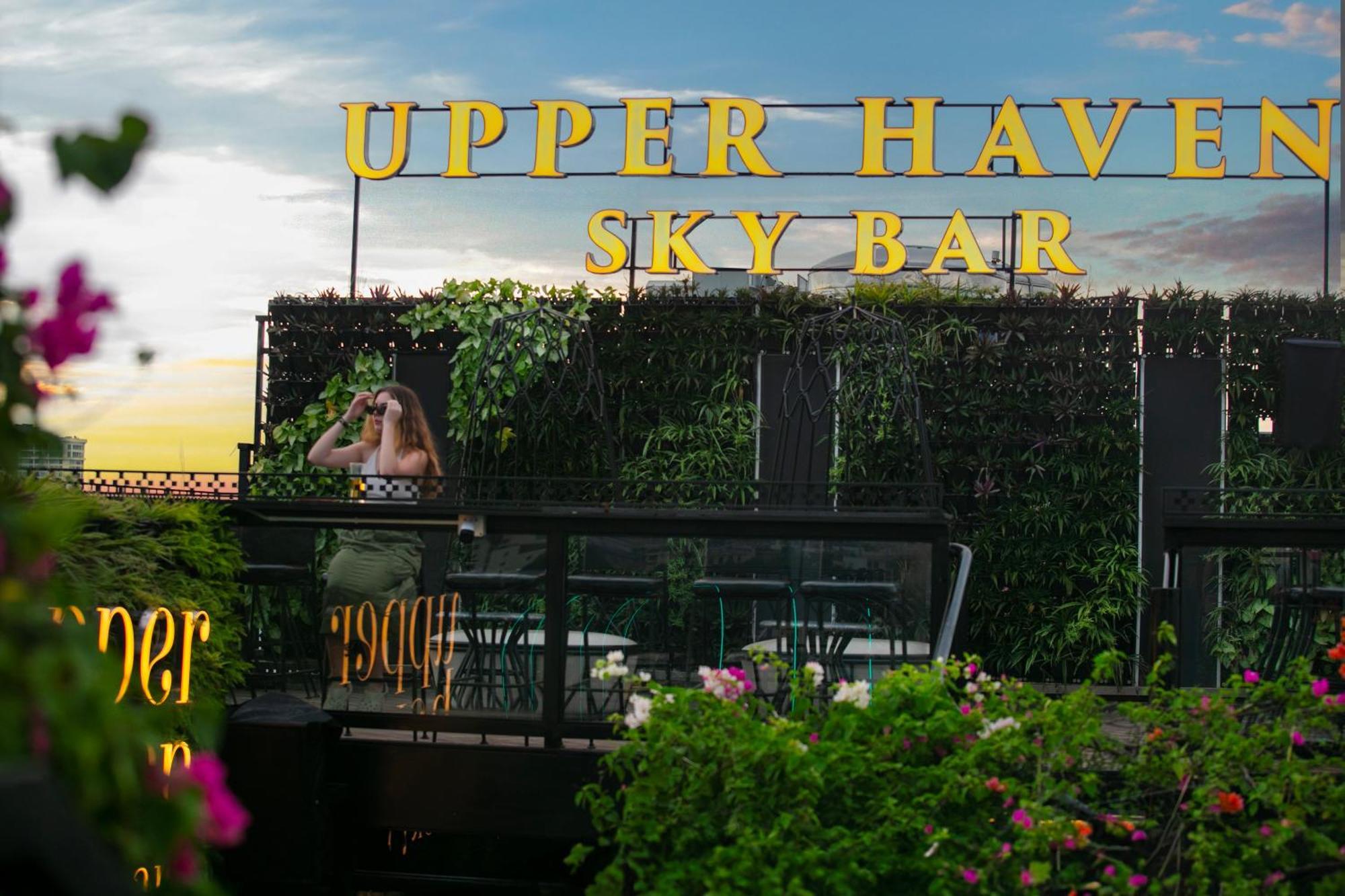 May De Ville Crown Hotel Hanoi Zewnętrze zdjęcie Upper Haven Sky Bar