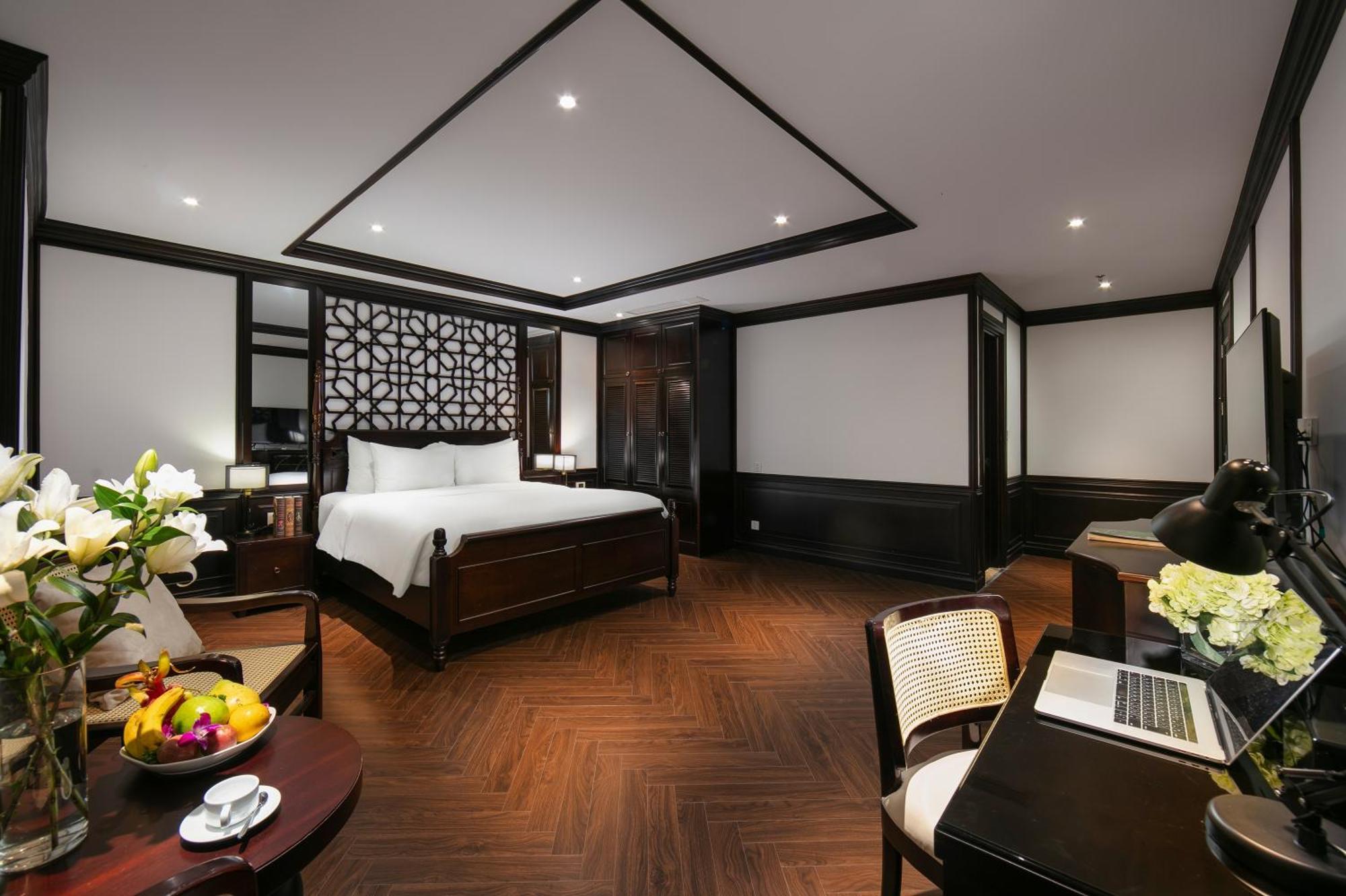 May De Ville Crown Hotel Hanoi Zewnętrze zdjęcie Deluxe Suite