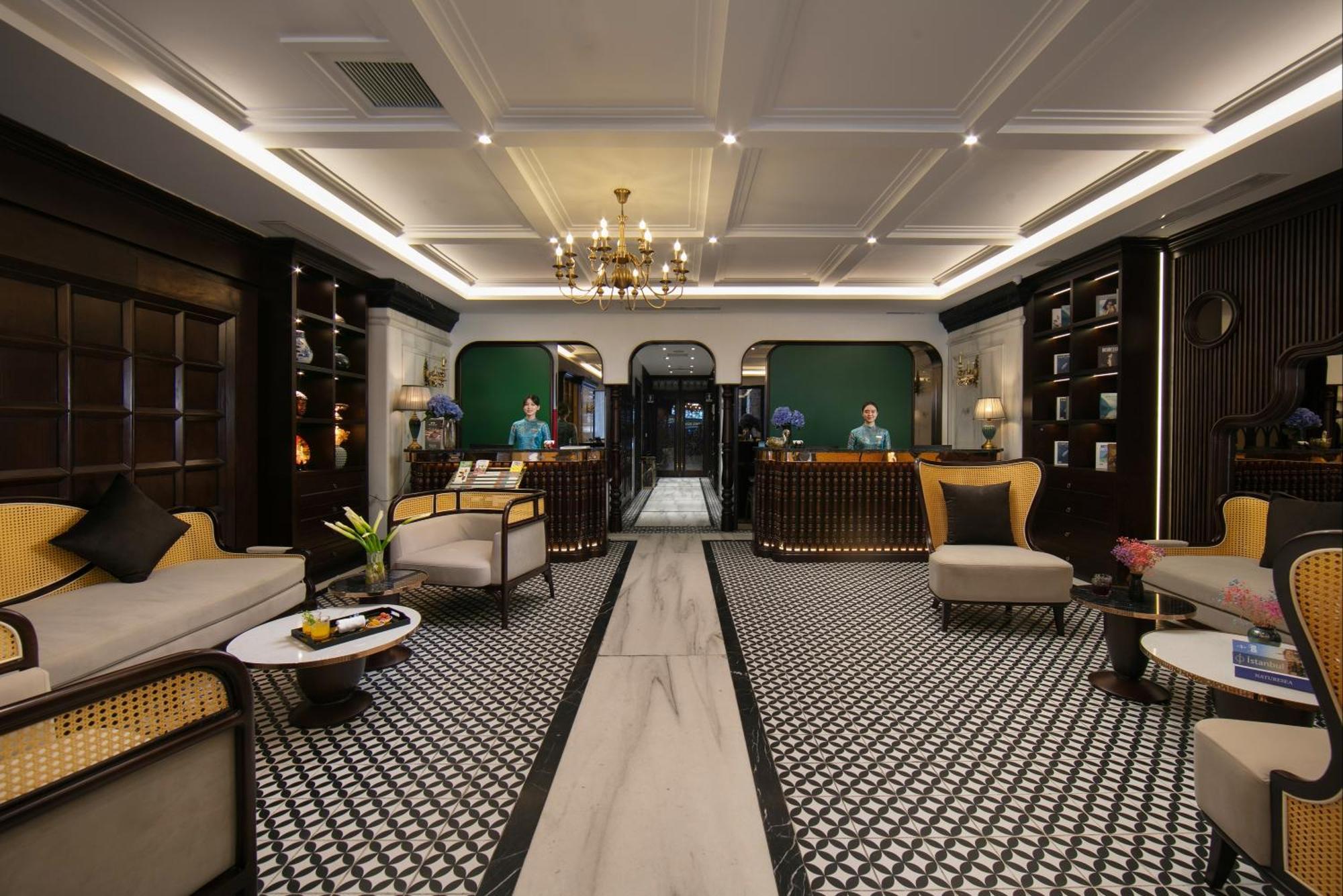 May De Ville Crown Hotel Hanoi Zewnętrze zdjęcie The lobby of the hotel
