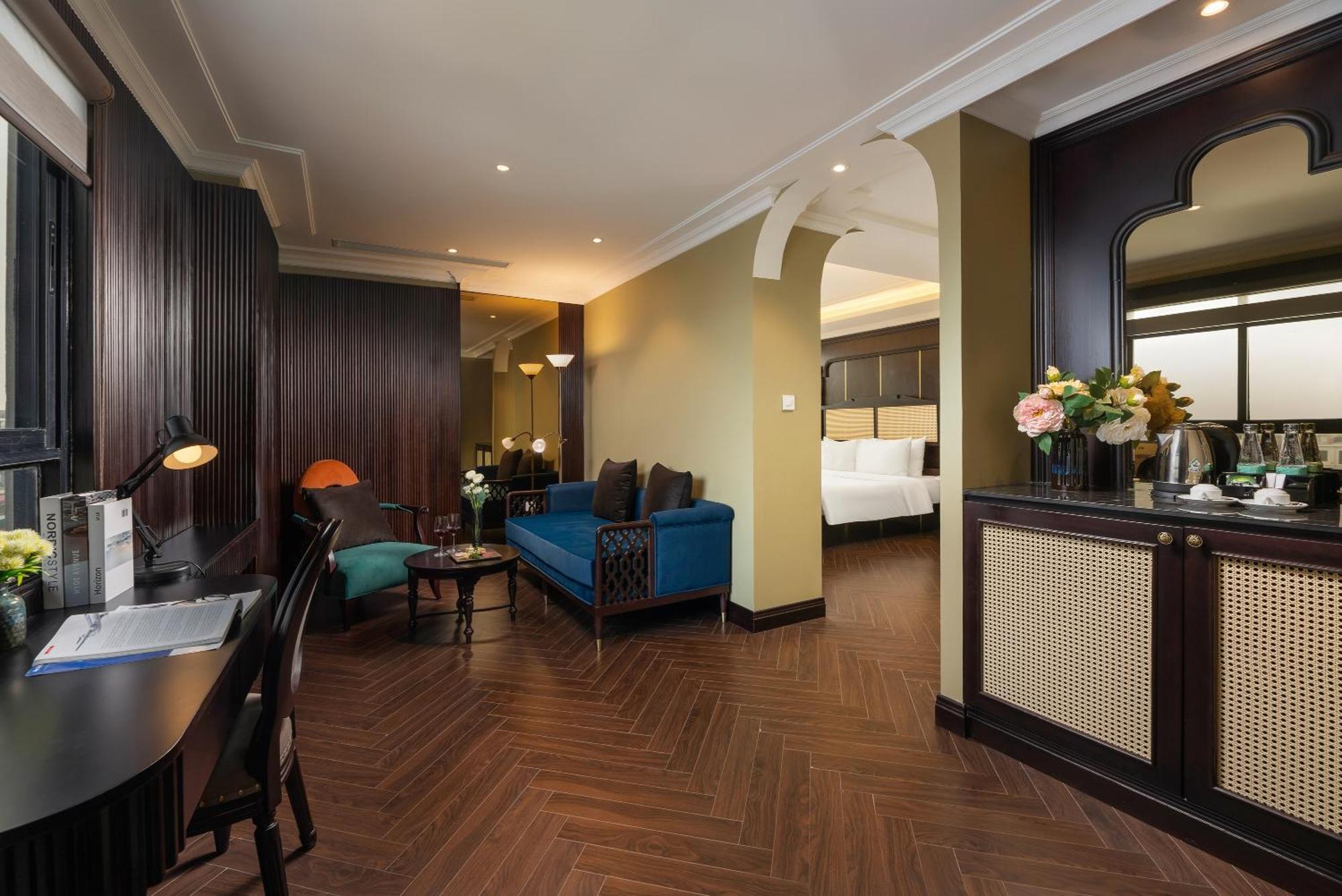 May De Ville Crown Hotel Hanoi Zewnętrze zdjęcie Suite